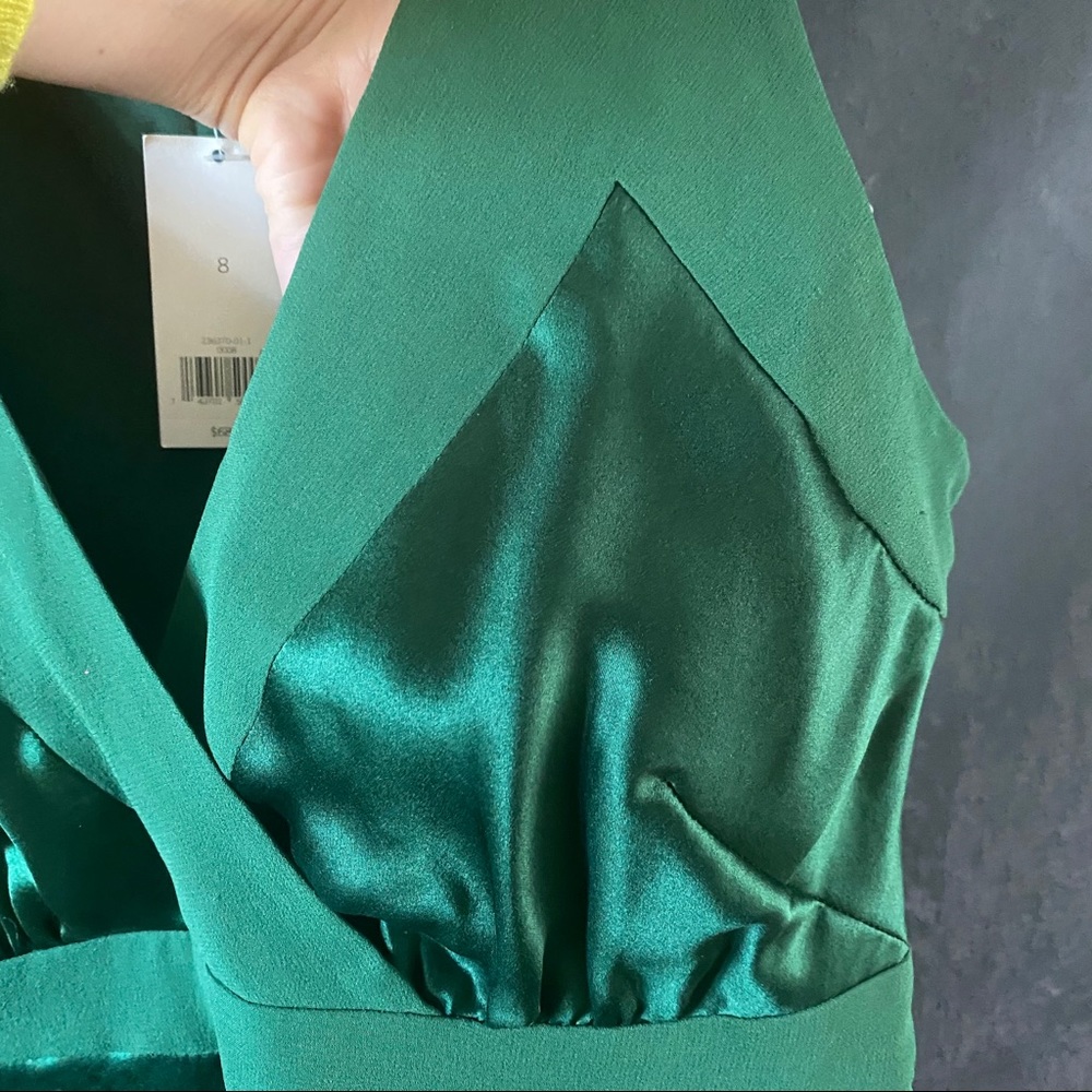 NEW Deep green SILK V-neck top BANANA REPUBLIC, 8
